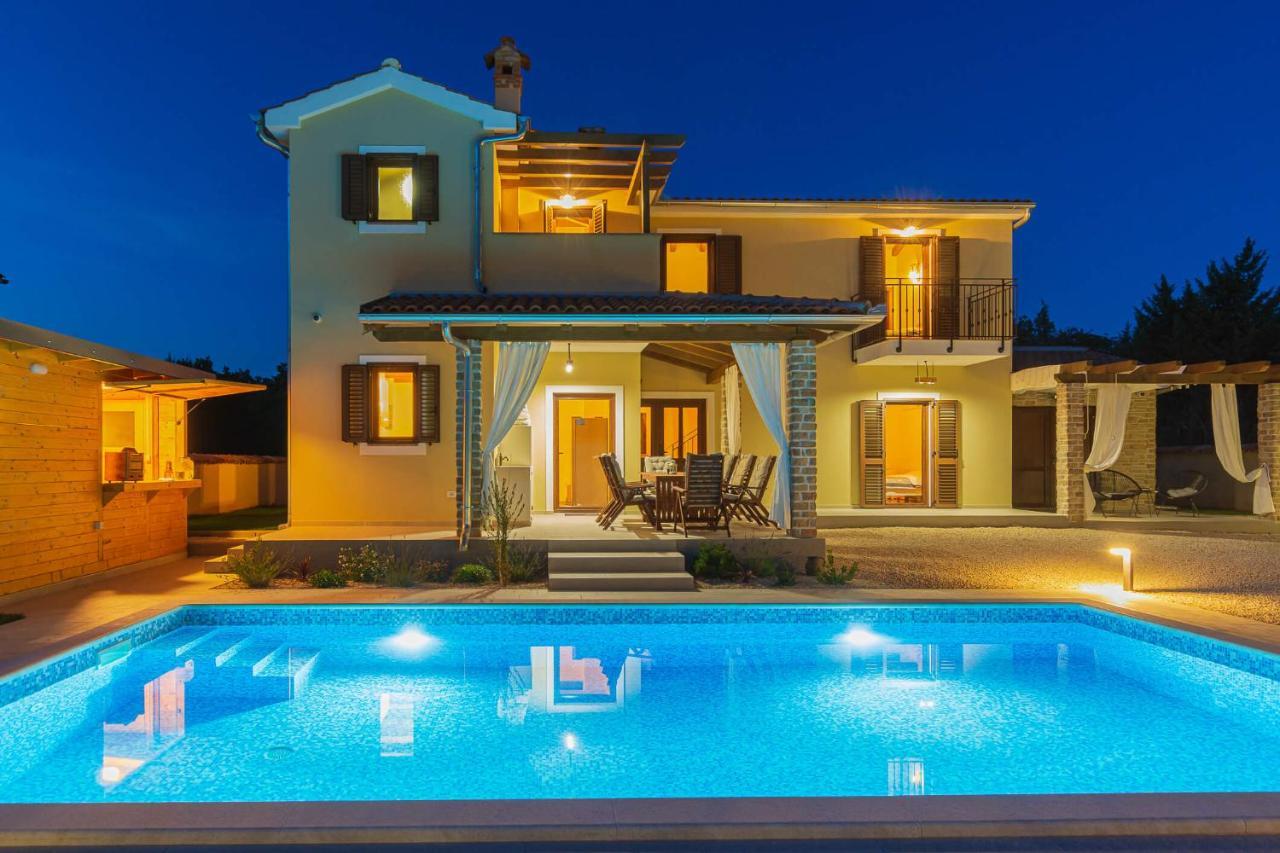 Villa David - Luxurious Secluded Villa With A Heated Pool Butkovići Extérieur photo