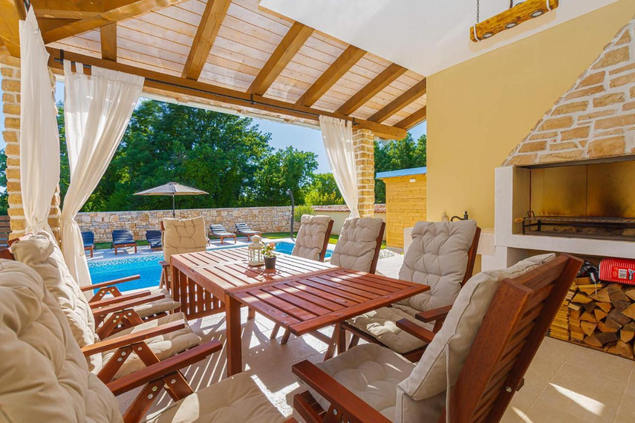 Villa David - Luxurious Secluded Villa With A Heated Pool Butkovići Extérieur photo