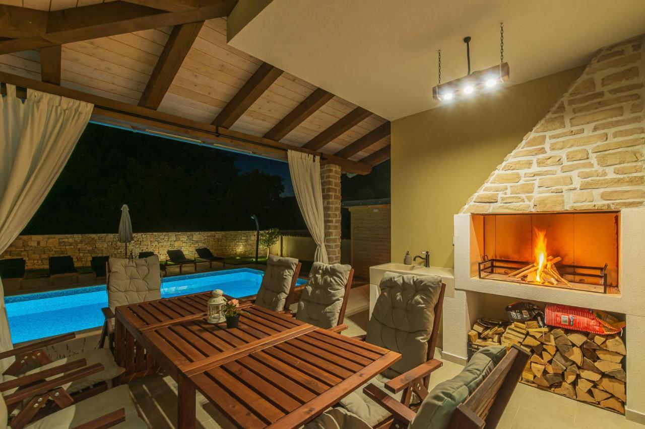 Villa David - Luxurious Secluded Villa With A Heated Pool Butkovići Extérieur photo