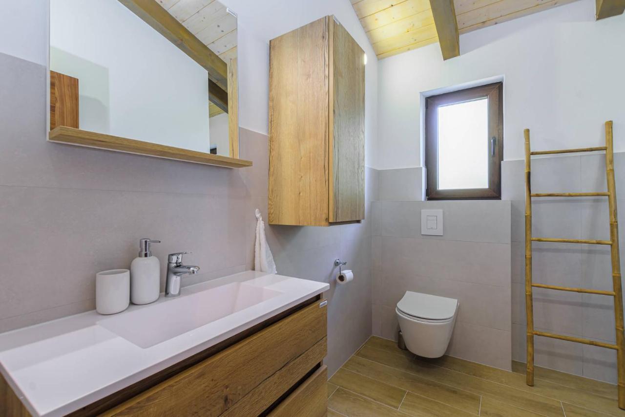 Villa David - Luxurious Secluded Villa With A Heated Pool Butkovići Extérieur photo